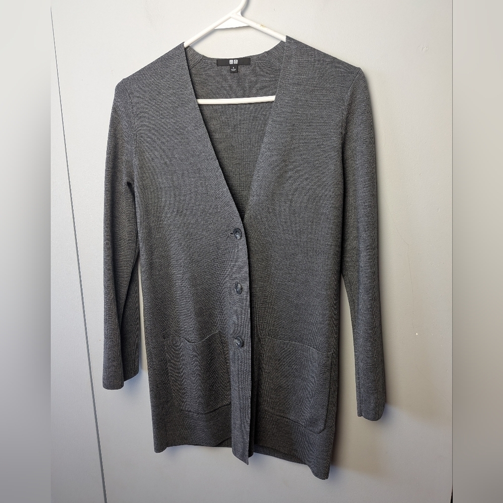 UNIQLO Women Gray Cardigan Size Small Long Sleeves 2 Front Pockets 44% Wool - Picture 1 of 10